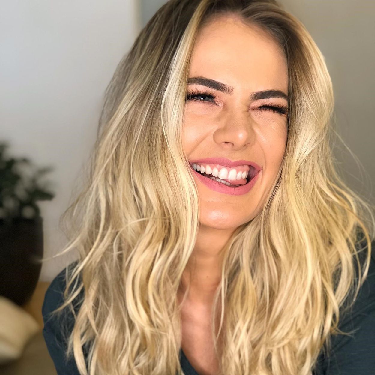 Atriz Thais Pacholek será Anabella no espetáculo “Tito um Coelho Atrapalhado”