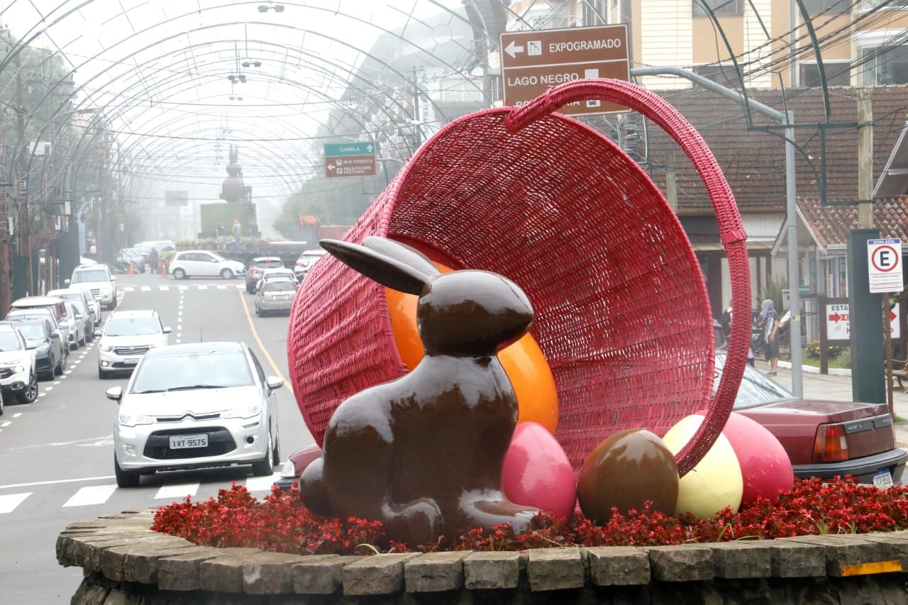 Decoração de Páscoa começa a ganhar as ruas de Gramado