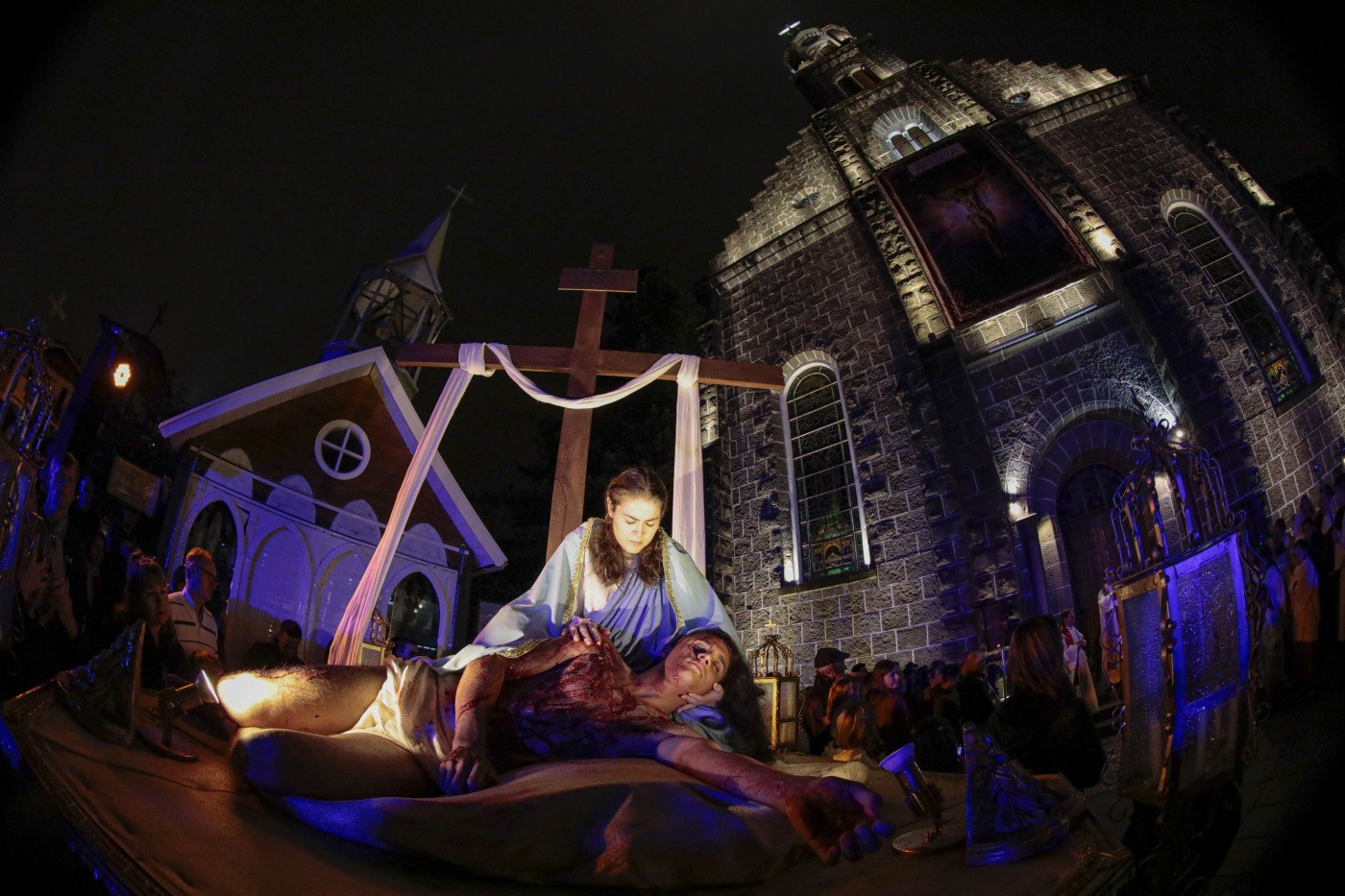 Procissão dos Passos reuniu multidão no Gramado Aleluia