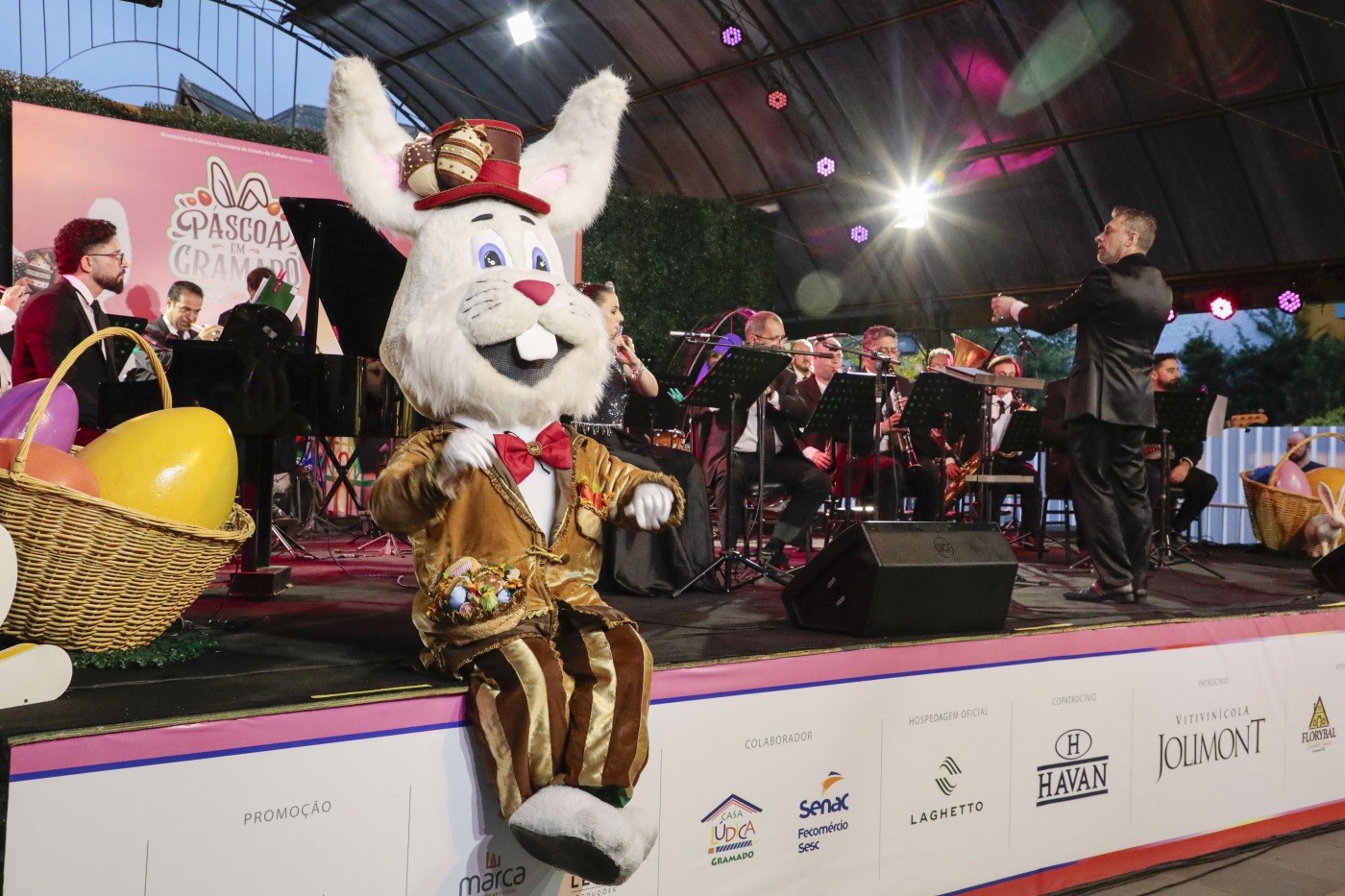 Páscoa em Gramado é aberta com concerto e recepção calorosa do Pascoalino