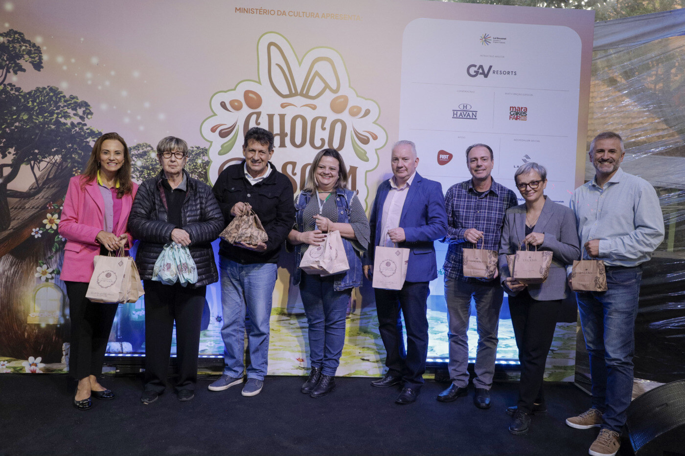 Chocolateiros doam kits de Páscoa para entidades e projetos sociais de Gramado